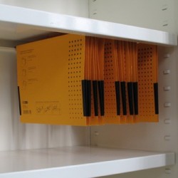 Półki na rejestry, zawieszane po lewej i prawej stronie 2 